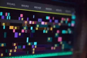 商业剪辑、AE包装与专业调色，学完即接单，月入2-5万不是梦